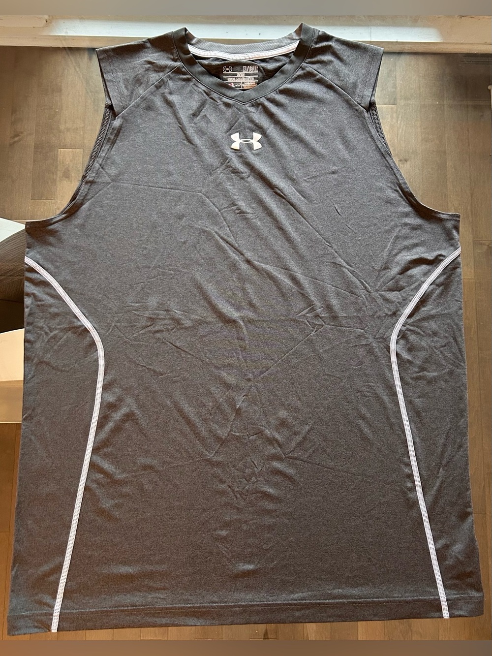 Men’s Grey Under Armour HeatGear Workout Tank Top – Charcoal Grey & White, XL
